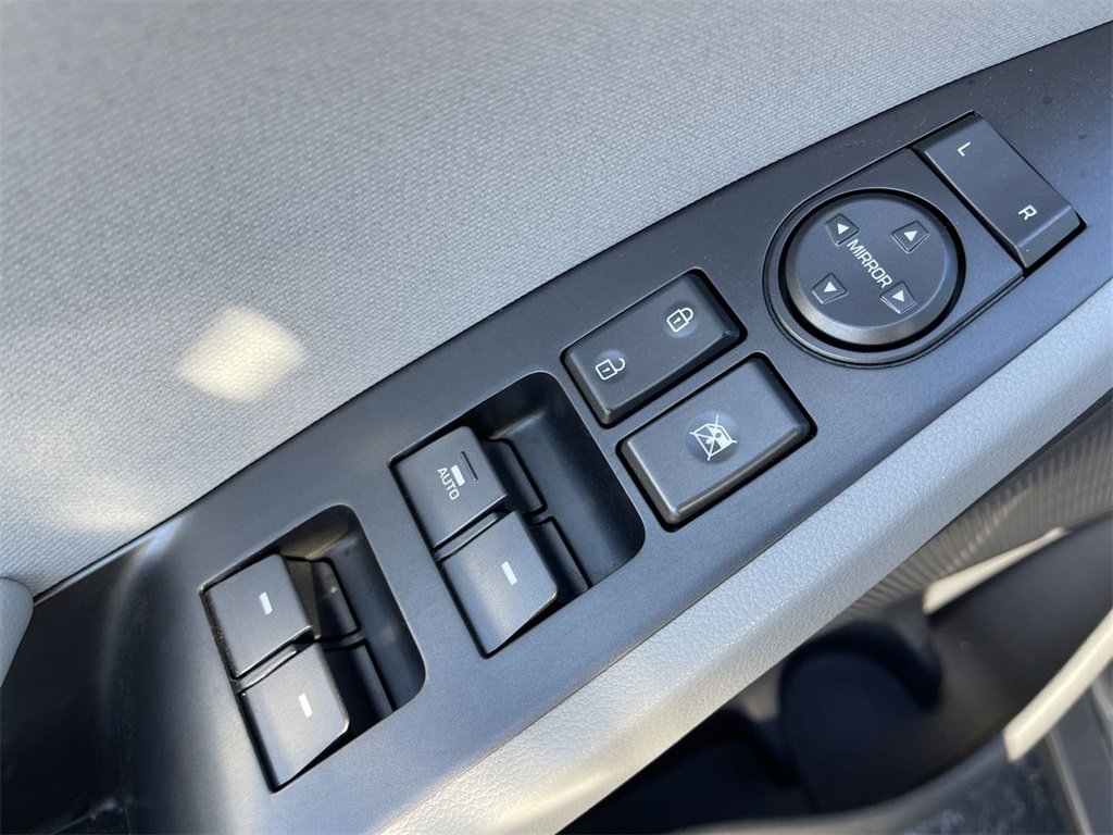 Used 2020 Hyundai Ioniq SE image 13