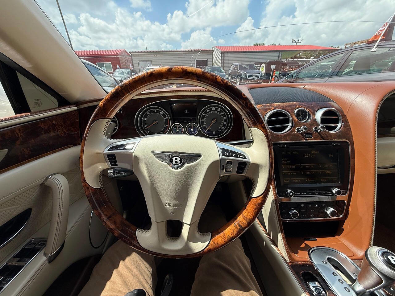 Used 2015 Bentley Flying Spur W12 image 26