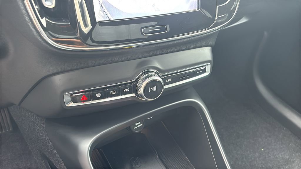 Certified 2026 Volvo XC40 B5 Plus AWD/4WD image 20