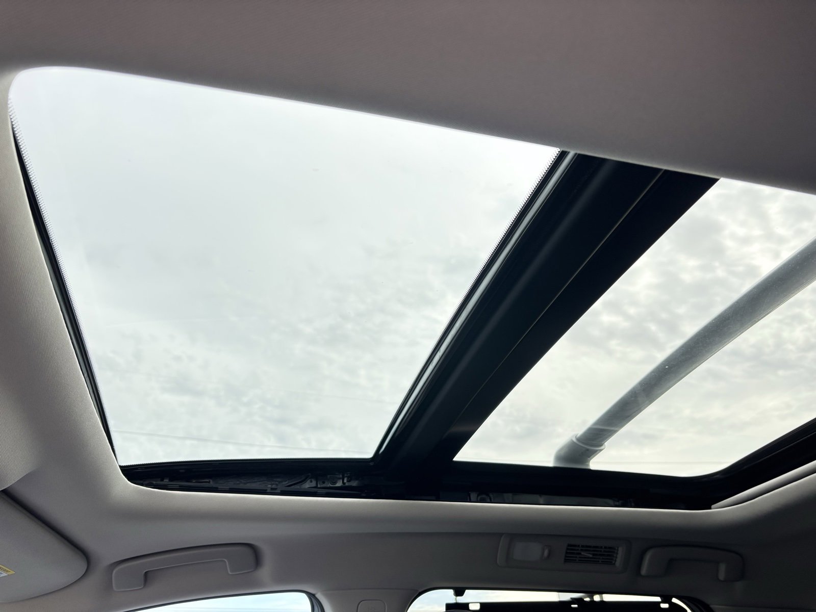 Used 2024 Nissan Pathfinder SL w/ SL Premium Package image 10