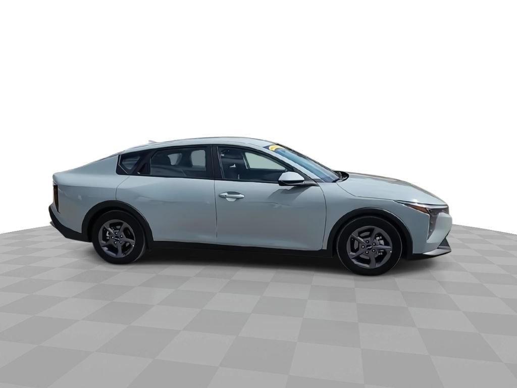Used 2025 Kia K4 LXS FWD image 9