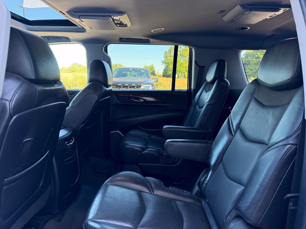 Used 2019 Cadillac Escalade ESV Luxury AWD/4WD image 17