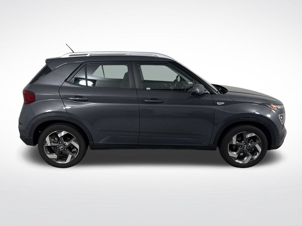 Used 2023 Hyundai Venue SEL FWD image 2