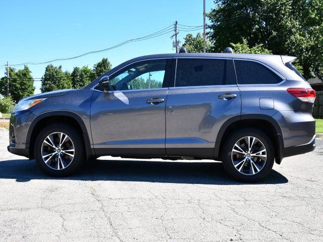 Used 2019 Toyota Highlander Plus FWD image 4