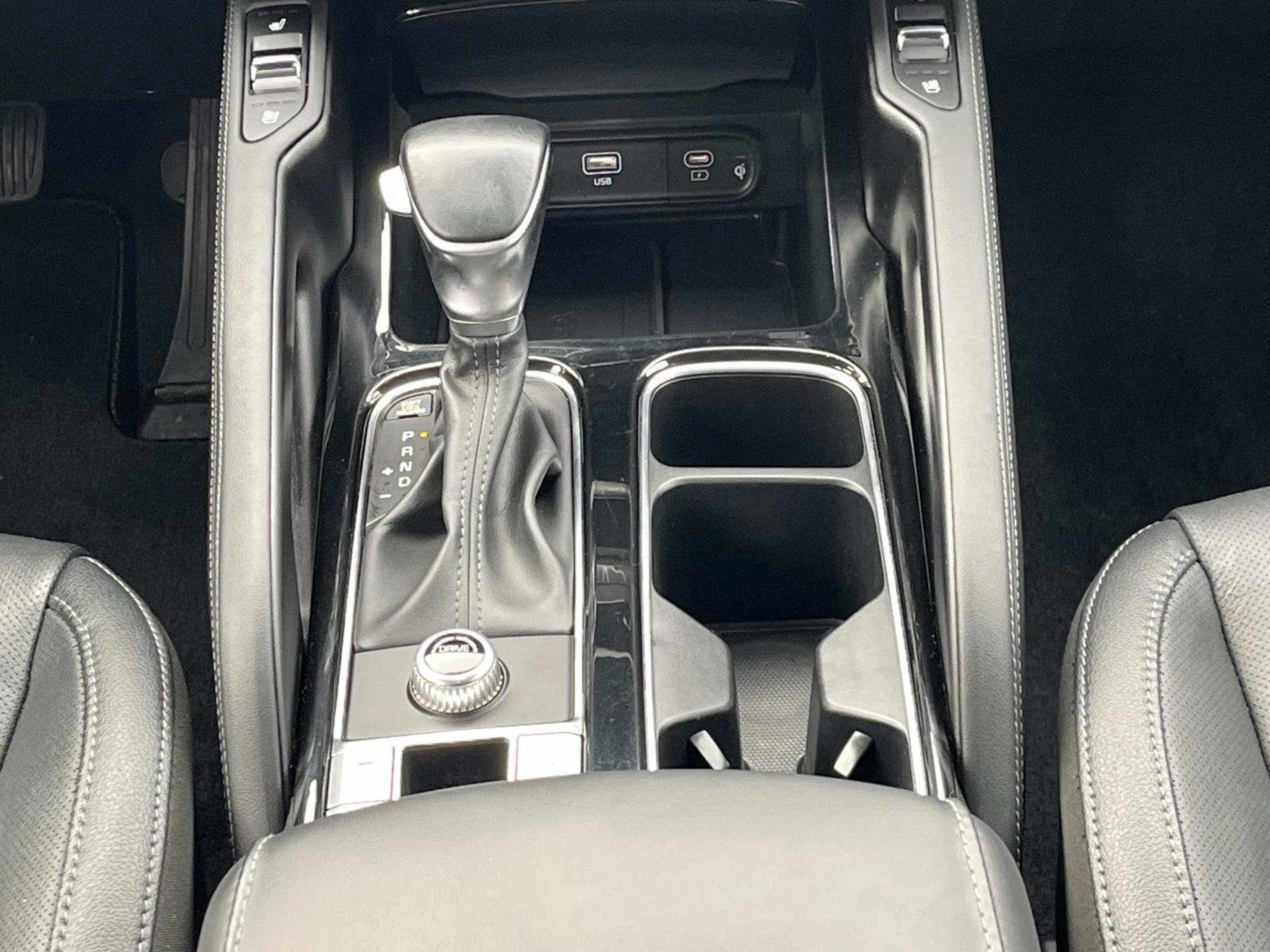 Used 2024 Kia Telluride EX image 16