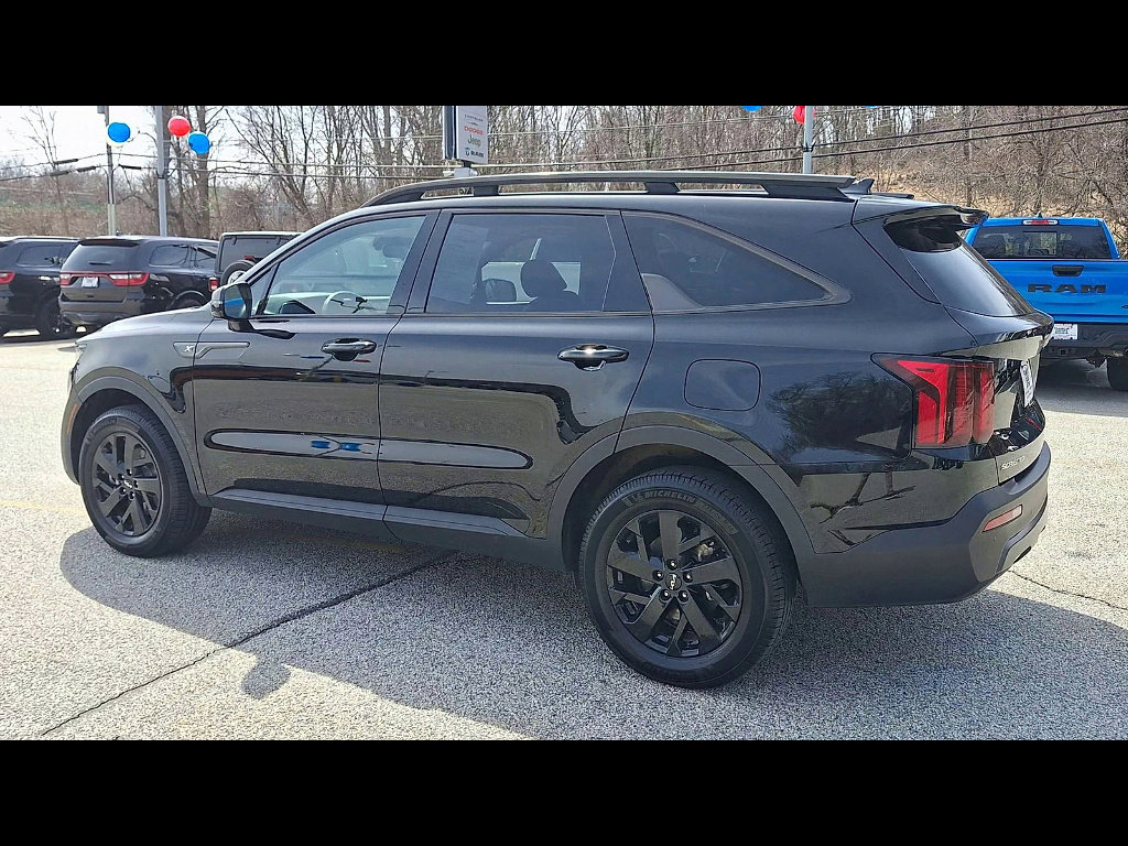 Used 2023 Kia Sorento S w/ Panoramic Sunroof Package AWD/4WD image 6