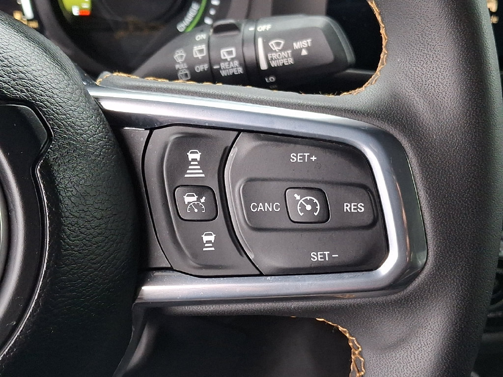 Certified 2024 Jeep Wrangler Unlimited Sahara w/ Technology Group AWD/4WD image 22