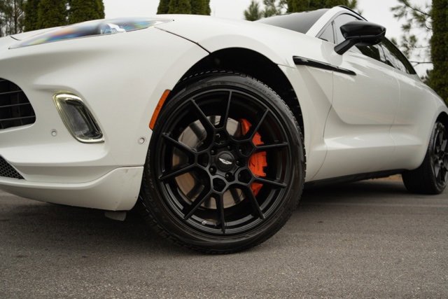 Used 2022 Aston Martin DBX image 4