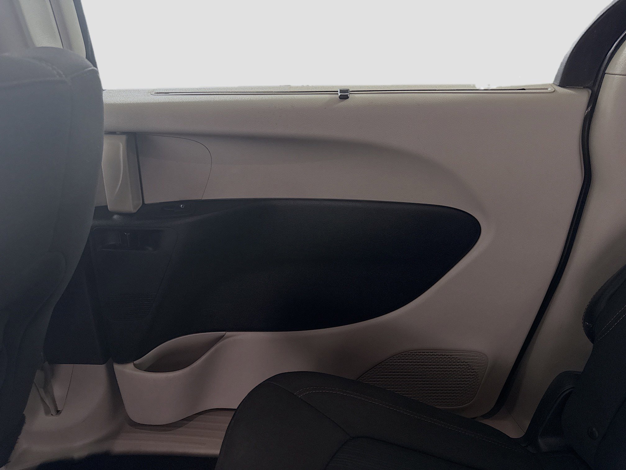 Used 2018 Chrysler Pacifica Touring Plus w/ Tire & Wheel Group image 28