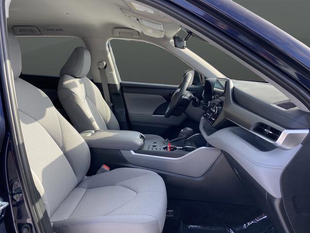 Used 2023 Toyota Highlander LE FWD image 28