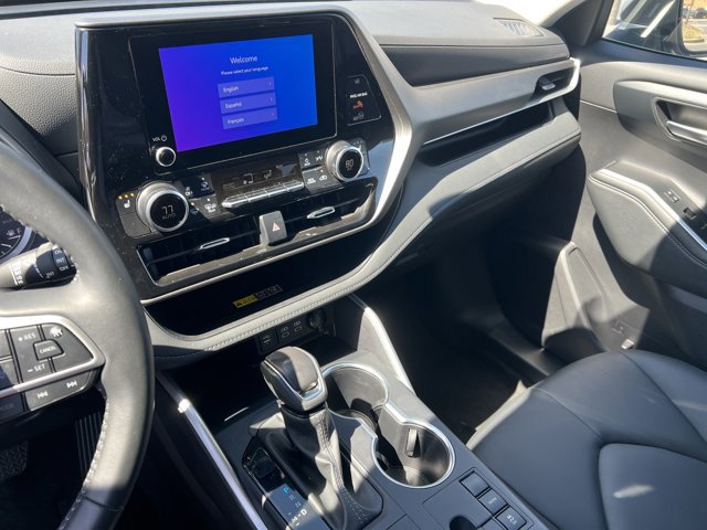 Certified 2025 Toyota Highlander XLE image 15