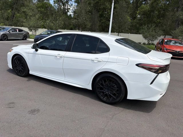 Used 2018 Toyota Camry SE FWD image 4