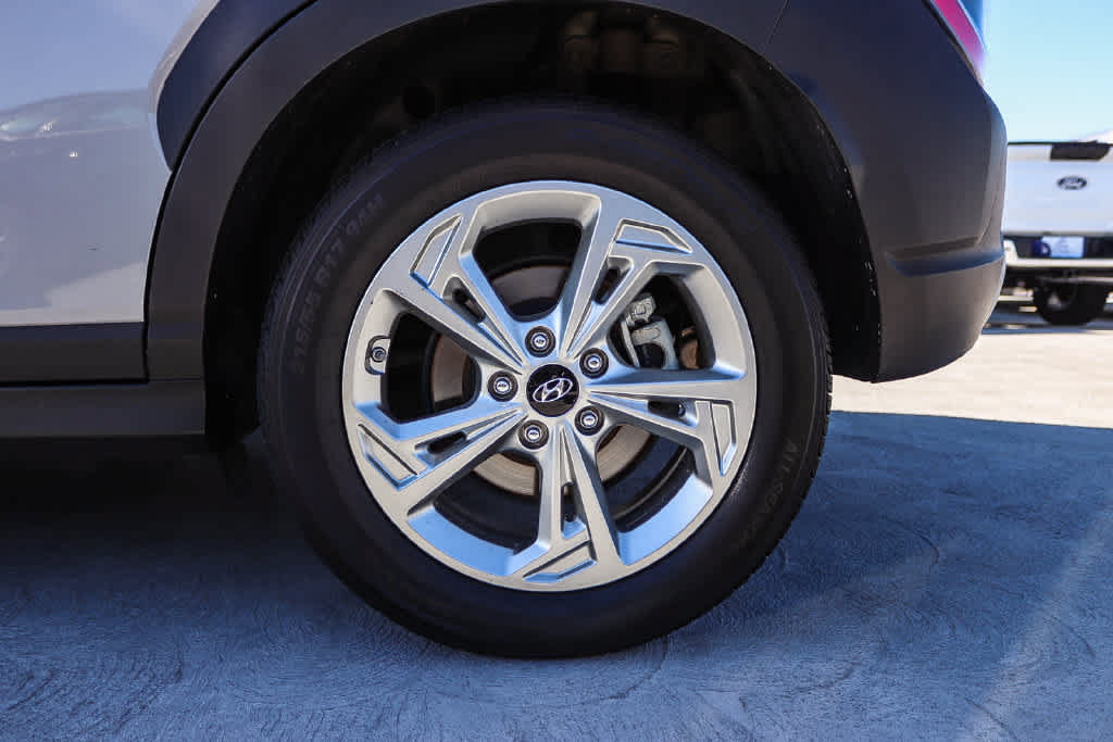 Used 2023 Hyundai Kona SEL AWD/4WD image 10