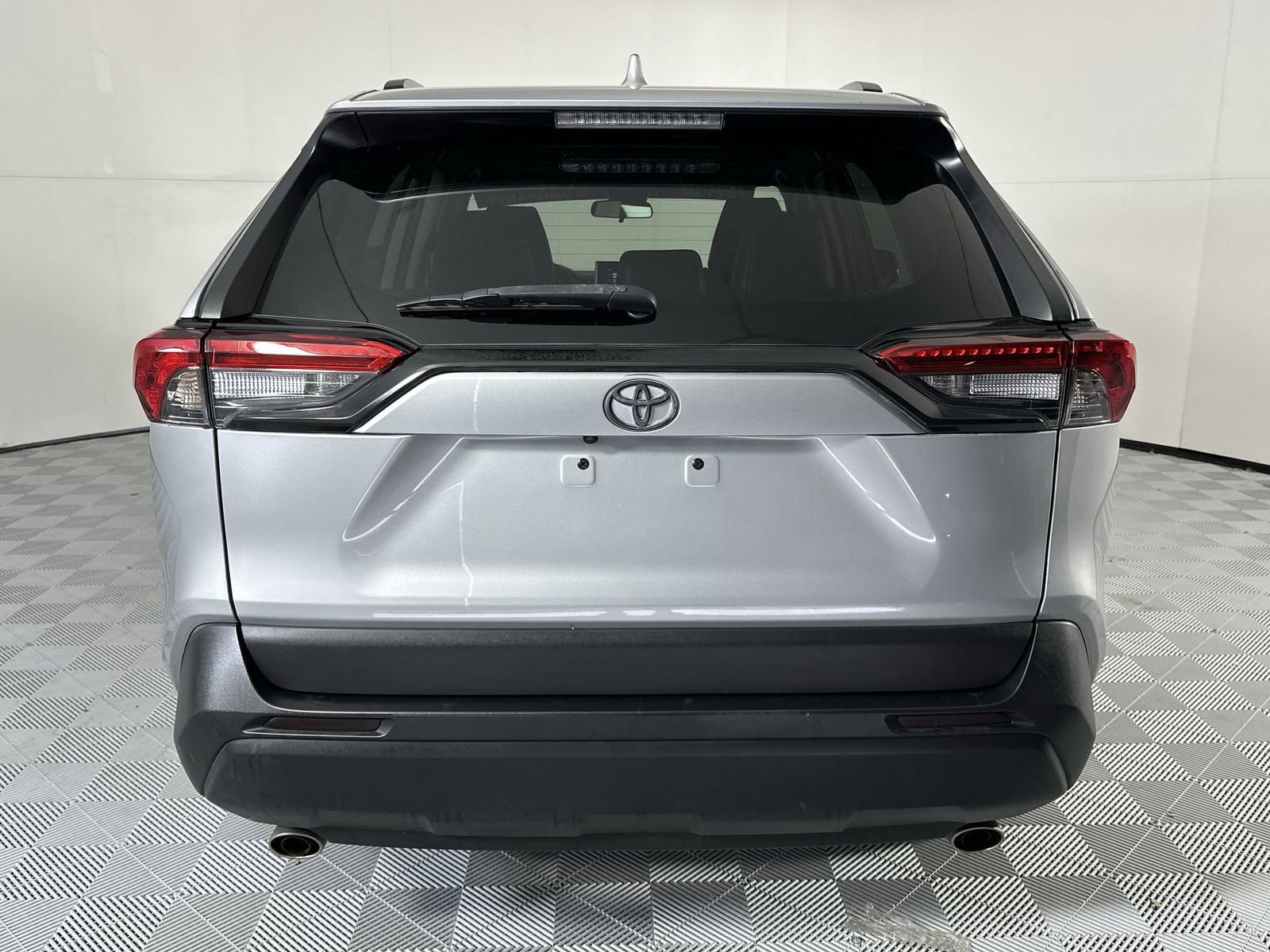 Used 2023 Toyota RAV4 XLE FWD image 7