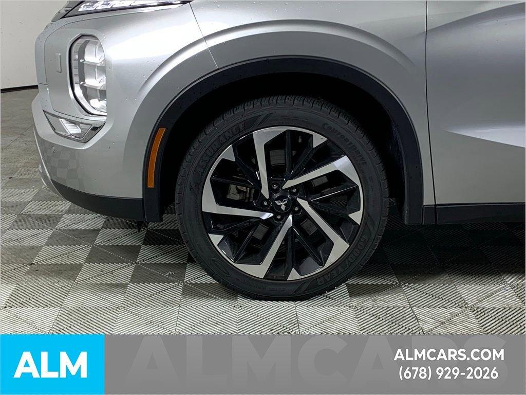 Used 2023 Mitsubishi Outlander SE Black Edition image 16