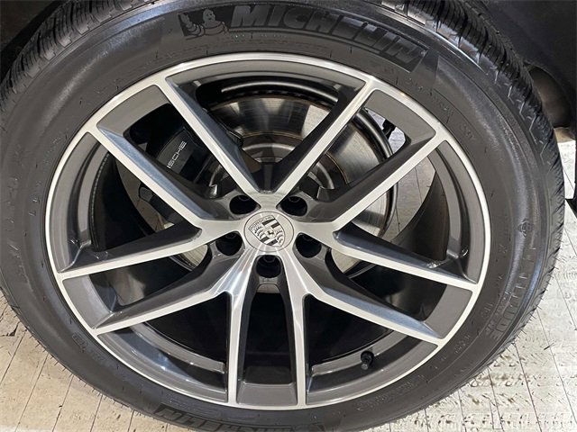 Certified 2025 Porsche Macan image 12