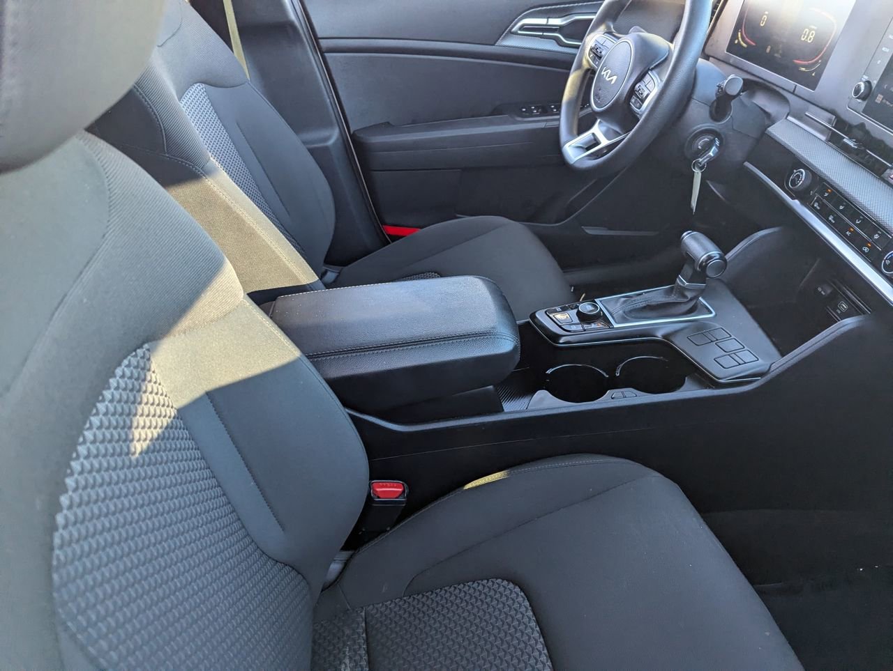 Used 2024 Kia Sportage LX image 12