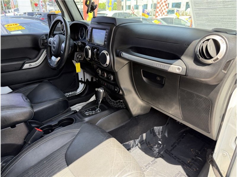 Used 2015 Jeep Wrangler Unlimited Sport AWD/4WD image 30