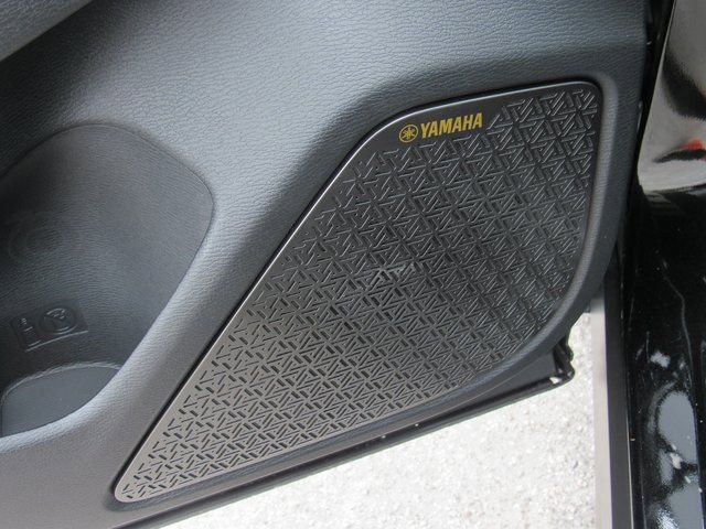 New 2025 Mitsubishi Outlander SE image 13