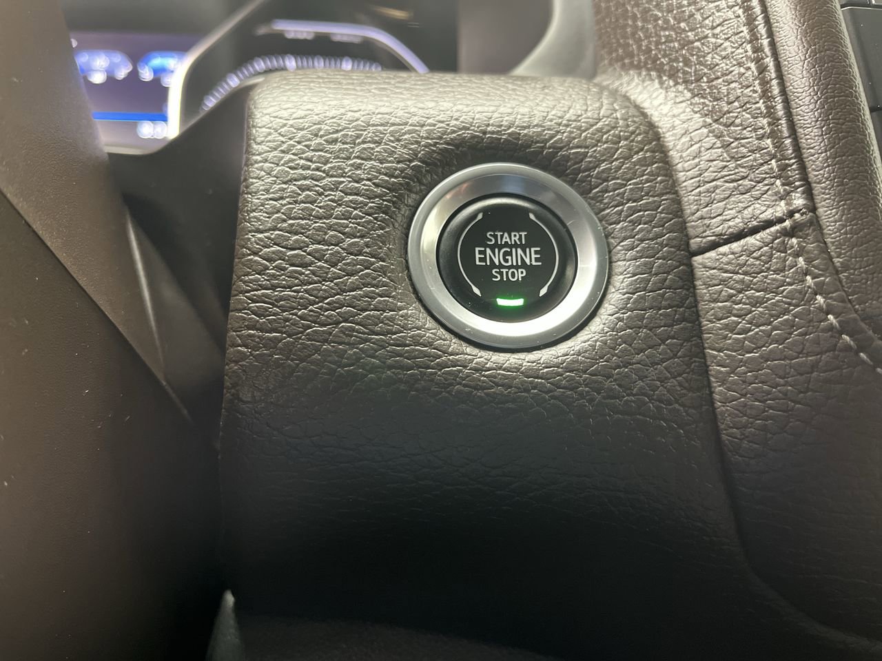 Certified 2021 GMC Yukon Denali w/ Denali Premium Package AWD/4WD image 25