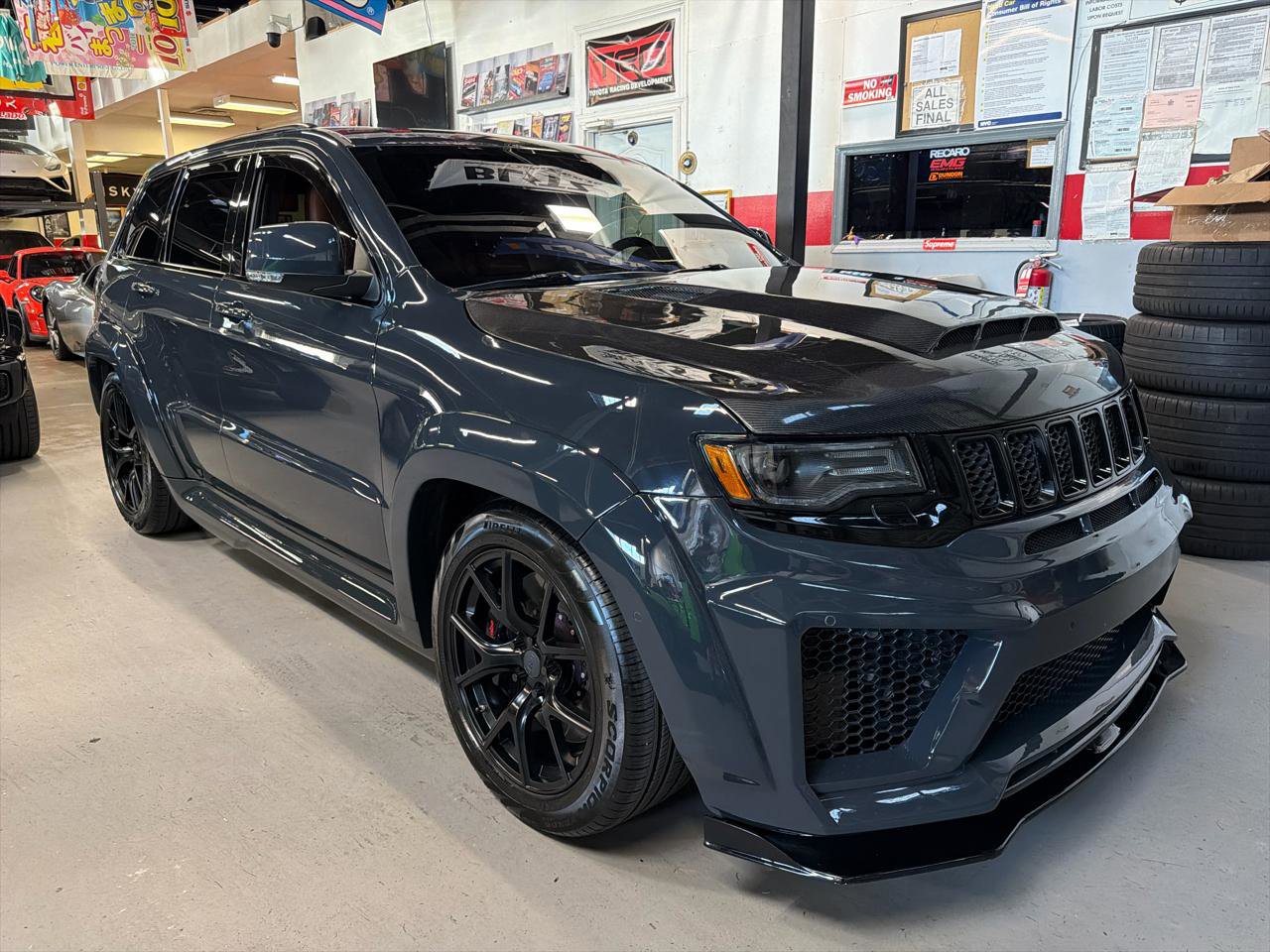 Used 2018 Jeep Grand Cherokee Trackhawk AWD/4WD image 3