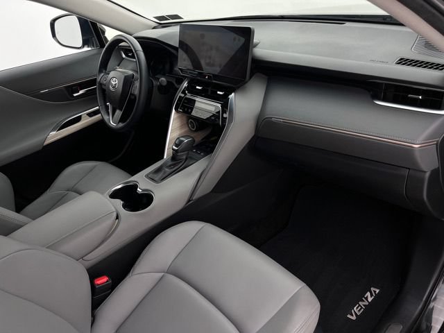 Used 2024 Toyota Venza XLE AWD/4WD image 13