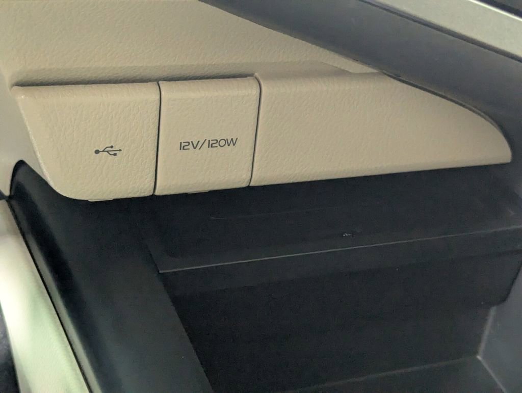 Used 2020 Toyota Camry XLE image 19