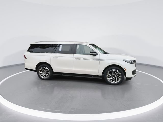 New 2025 Lincoln Navigator L Reserve AWD/4WD image 9