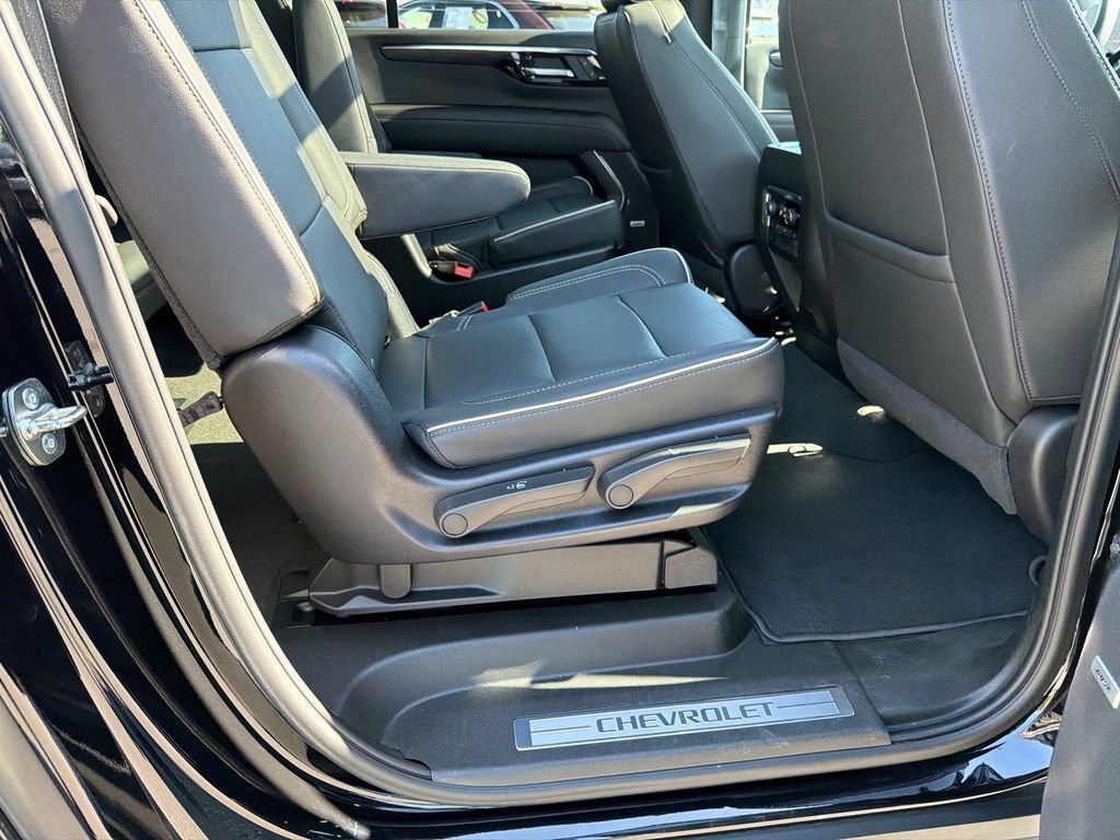 Used 2025 Chevrolet Suburban Premier w/ Sun And Tow Package RWD image 15