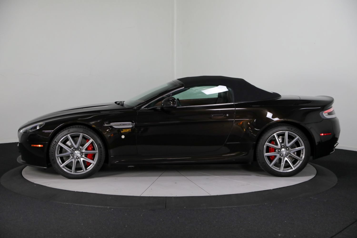 Used 2012 Aston Martin V8 Vantage N420 RWD image 7