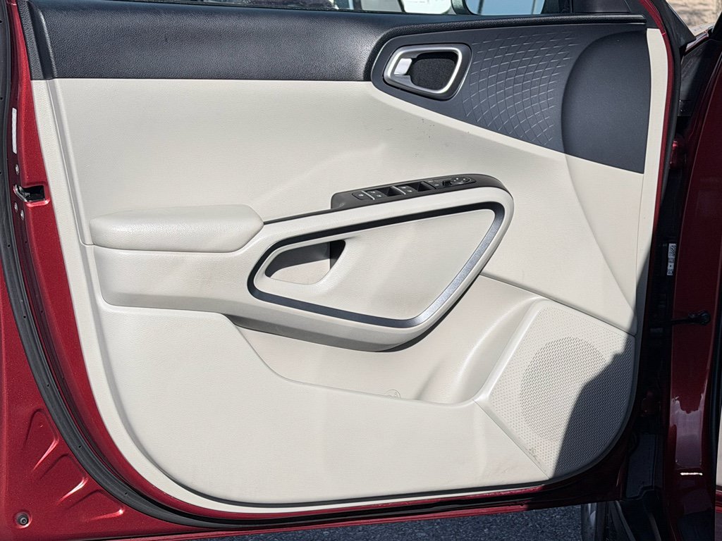 Used 2020 Kia Soul S FWD image 23