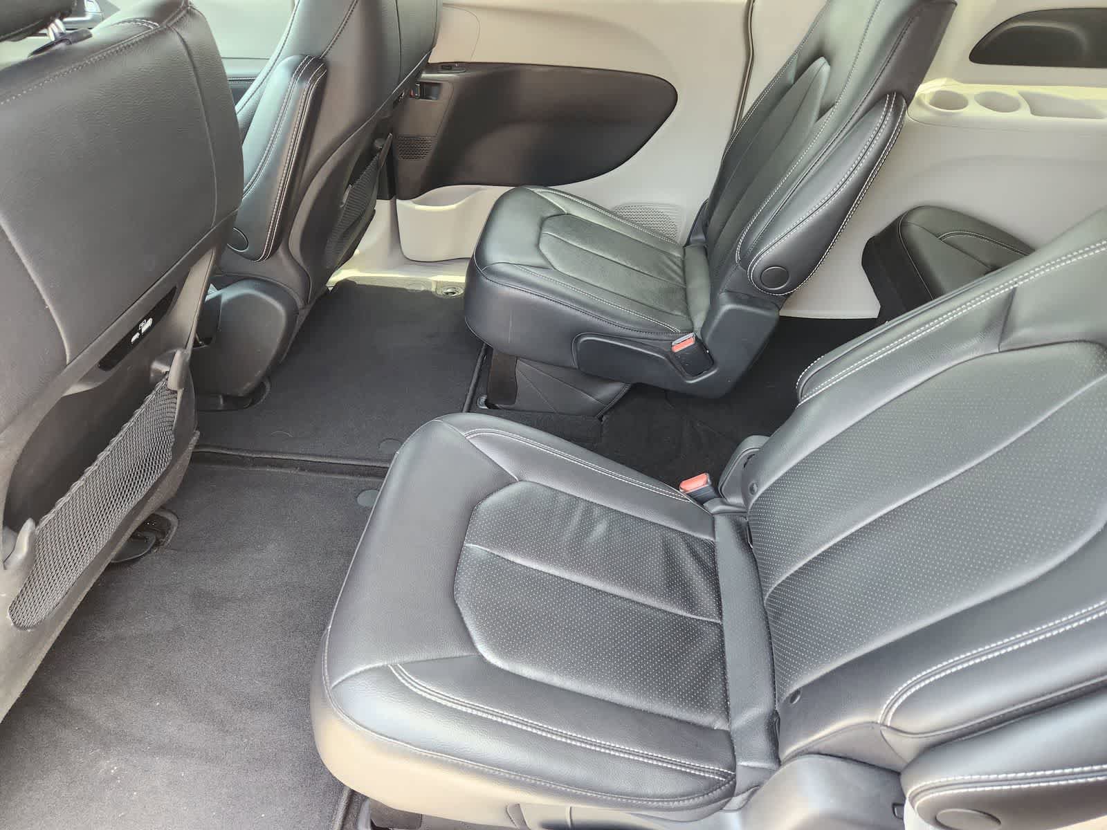 Used 2022 Chrysler Pacifica Touring-L FWD image 24