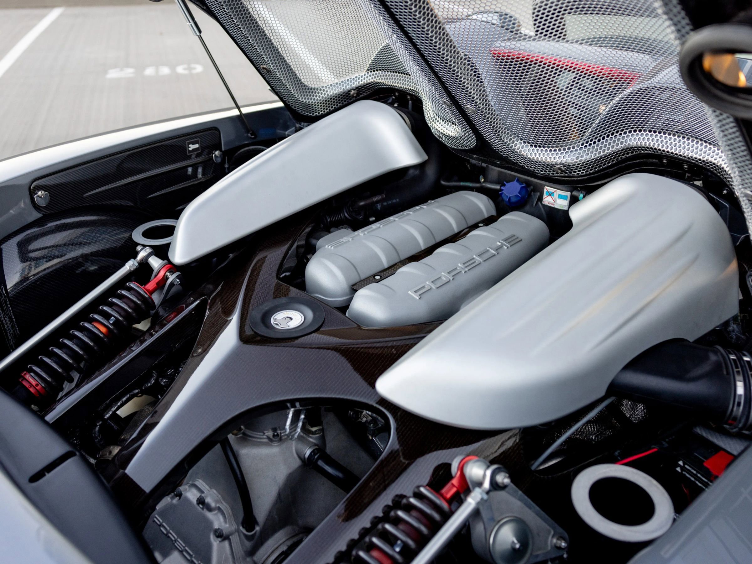 Used 2004 Porsche Carrera GT RWD image 38
