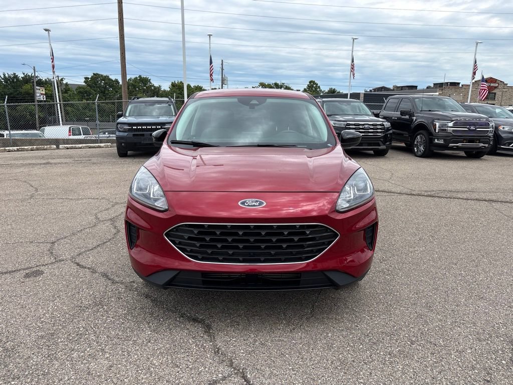 Used 2022 Ford Escape SE w/ SE Sport Appearance Package AWD/4WD image 2