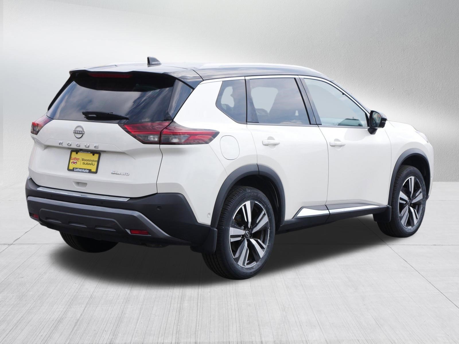 Used 2023 Nissan Rogue SL w/ SL Premium Package image 7