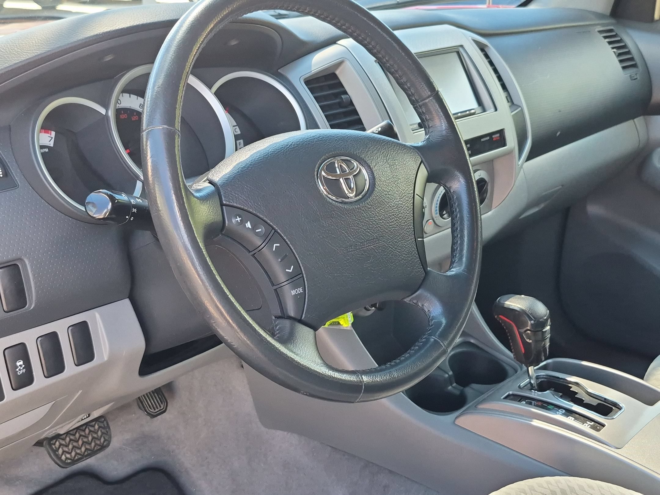 Used 2011 Toyota Tacoma PreRunner w/ SR5 Pkg #2 RWD image 12