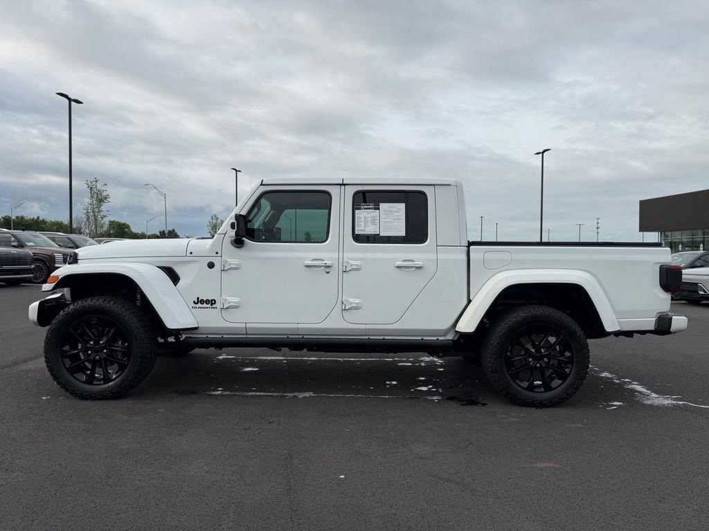 Used 2021 Jeep Gladiator Overland AWD/4WD image 9