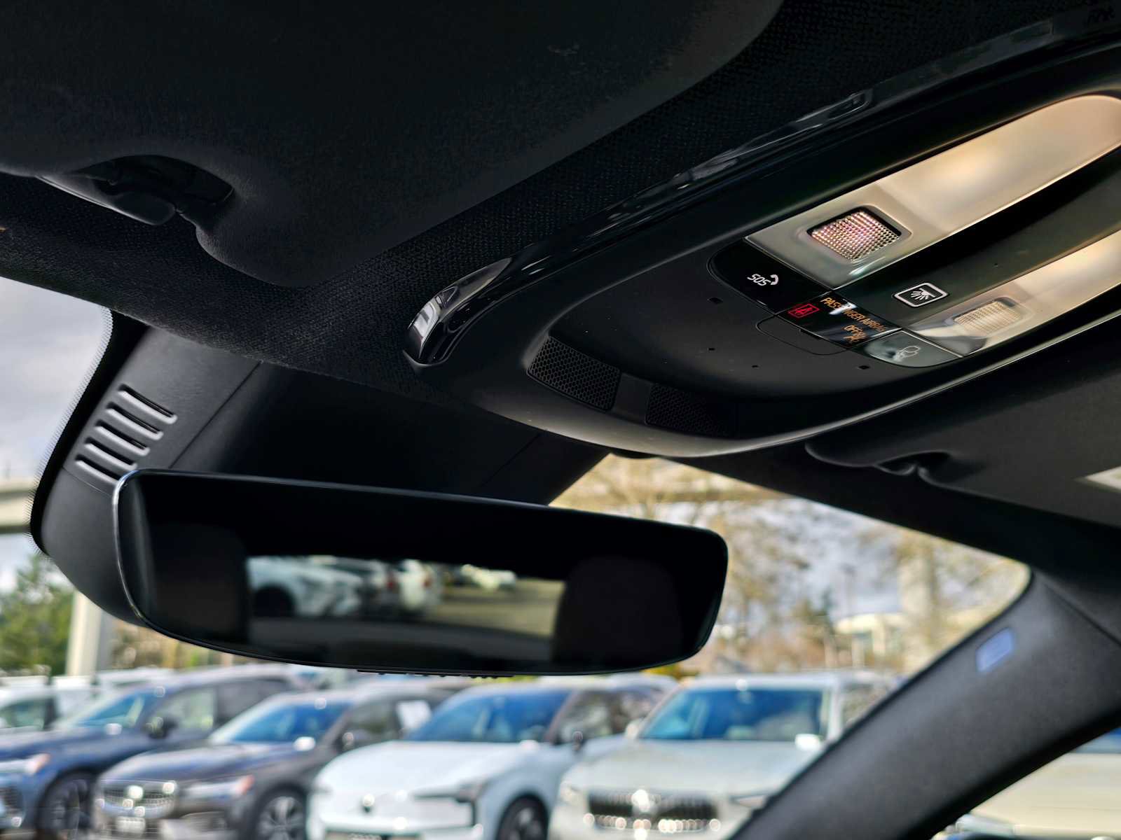 Used 2023 Volvo C40 P8 Recharge Ultimate image 27