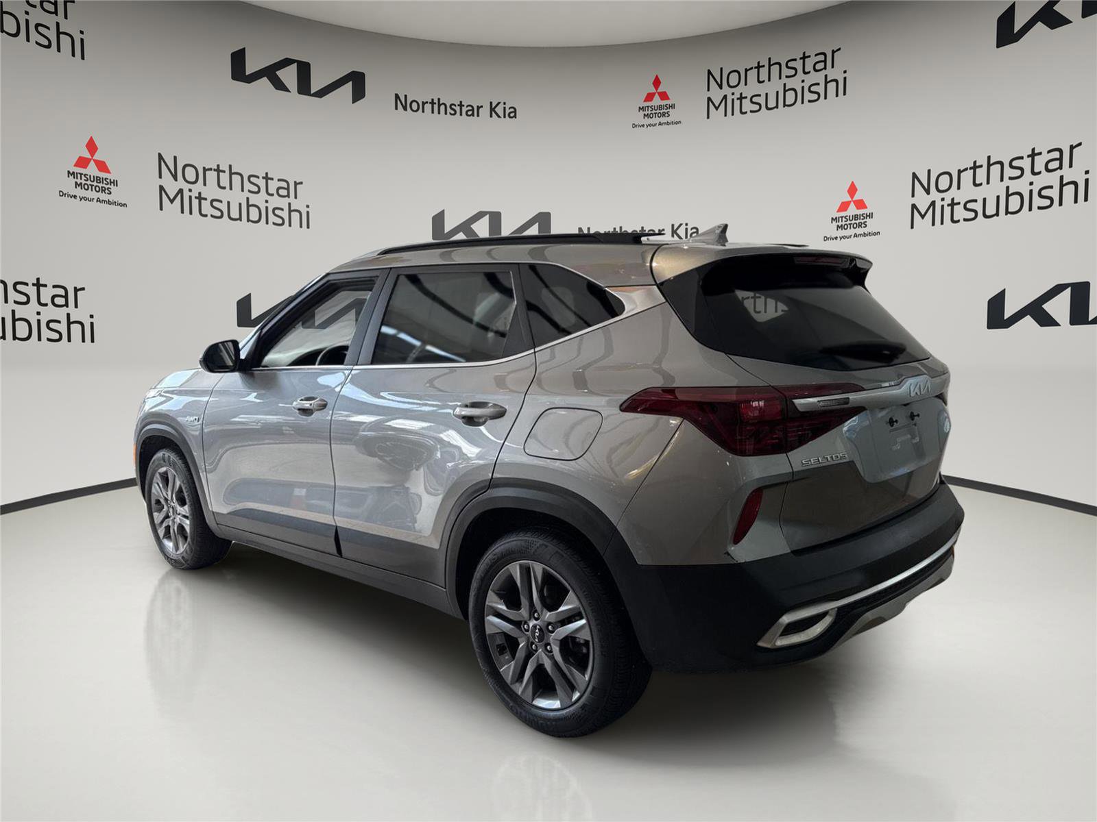 Used 2023 Kia Seltos S image 2