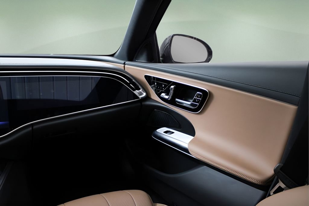 Used 2025 Mercedes-Benz E 450 4MATIC Sedan image 23