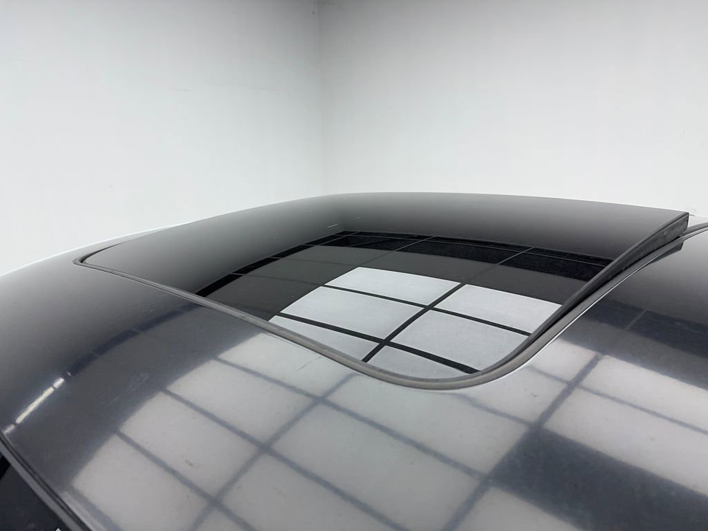 Used 2021 Porsche Macan Turbo image 11