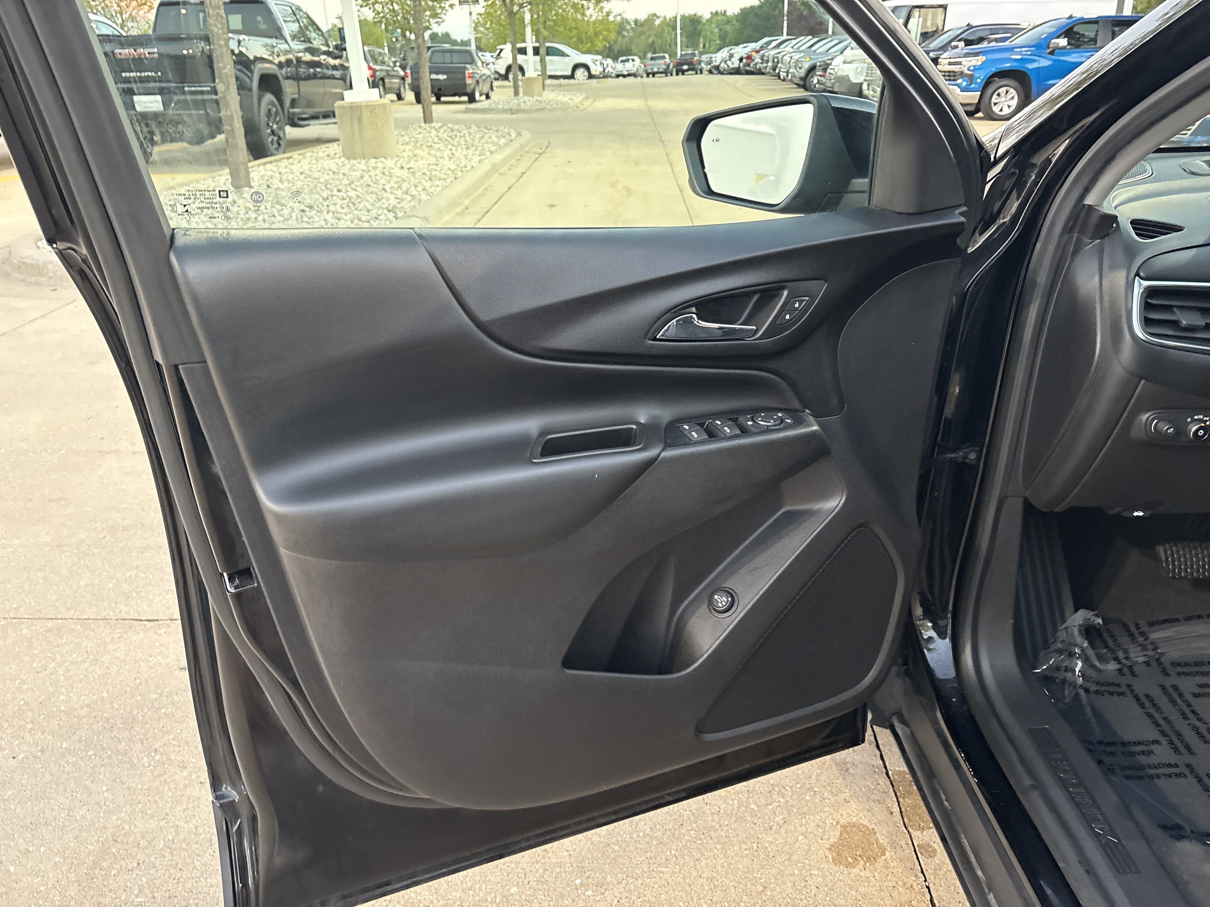 Used 2020 Chevrolet Equinox LT FWD image 10