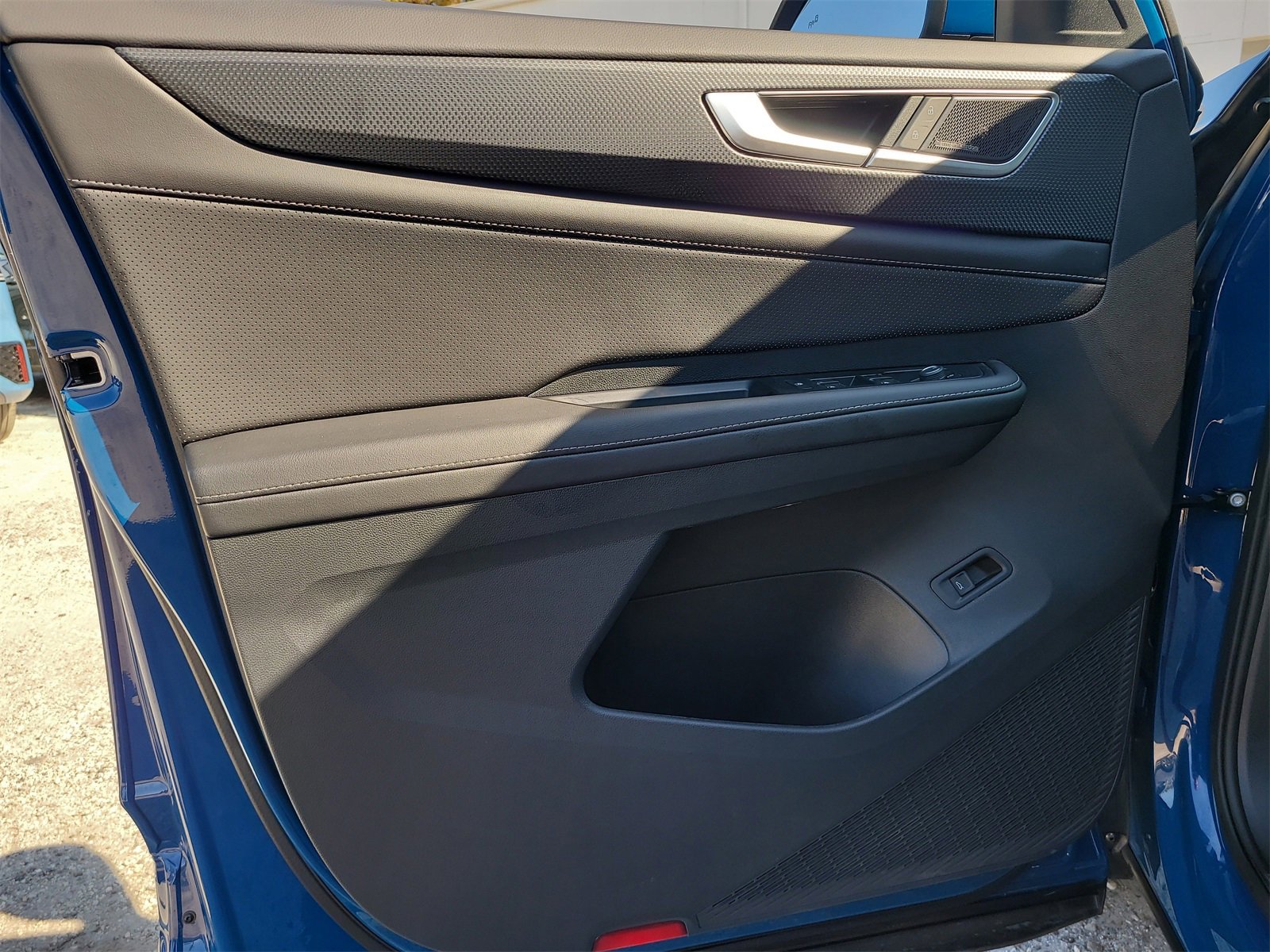 Used 2025 Volkswagen Atlas Cross Sport SEL Premium R-Line image 16