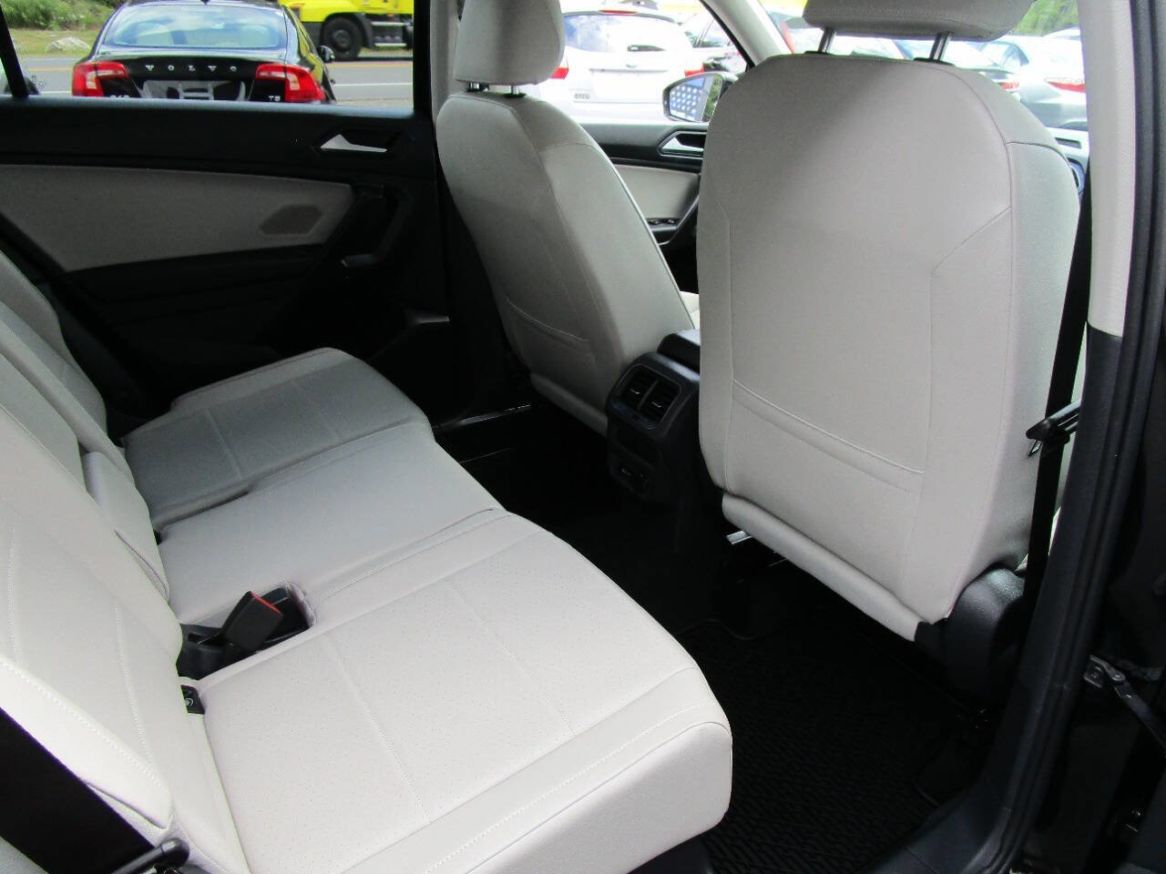 Used 2021 Volkswagen Tiguan SE image 11