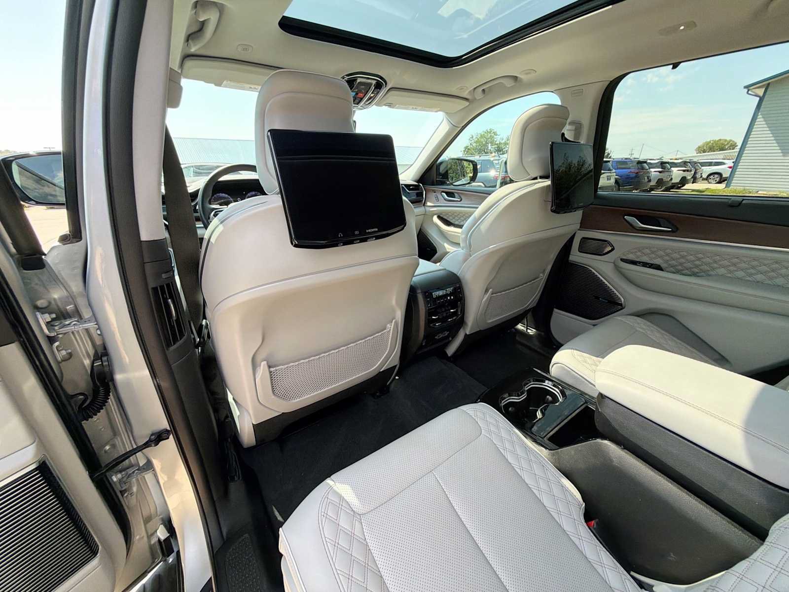 Used 2023 Jeep Grand Cherokee L Summit w/ Advanced Protech Group IV AWD/4WD image 15