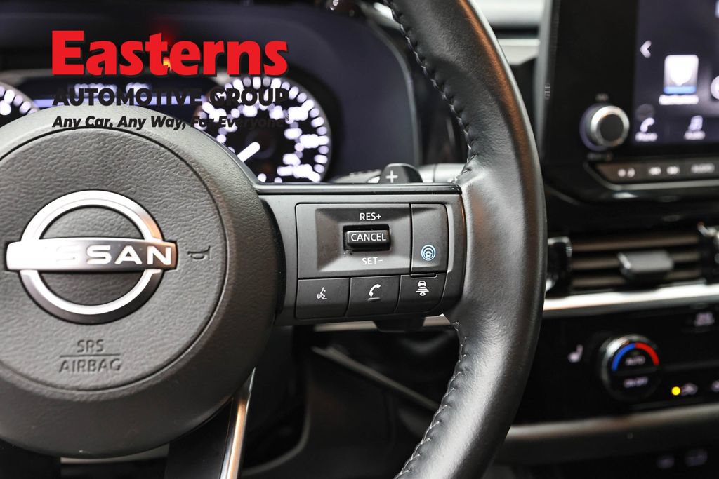 Used 2025 Nissan Pathfinder SV FWD image 16