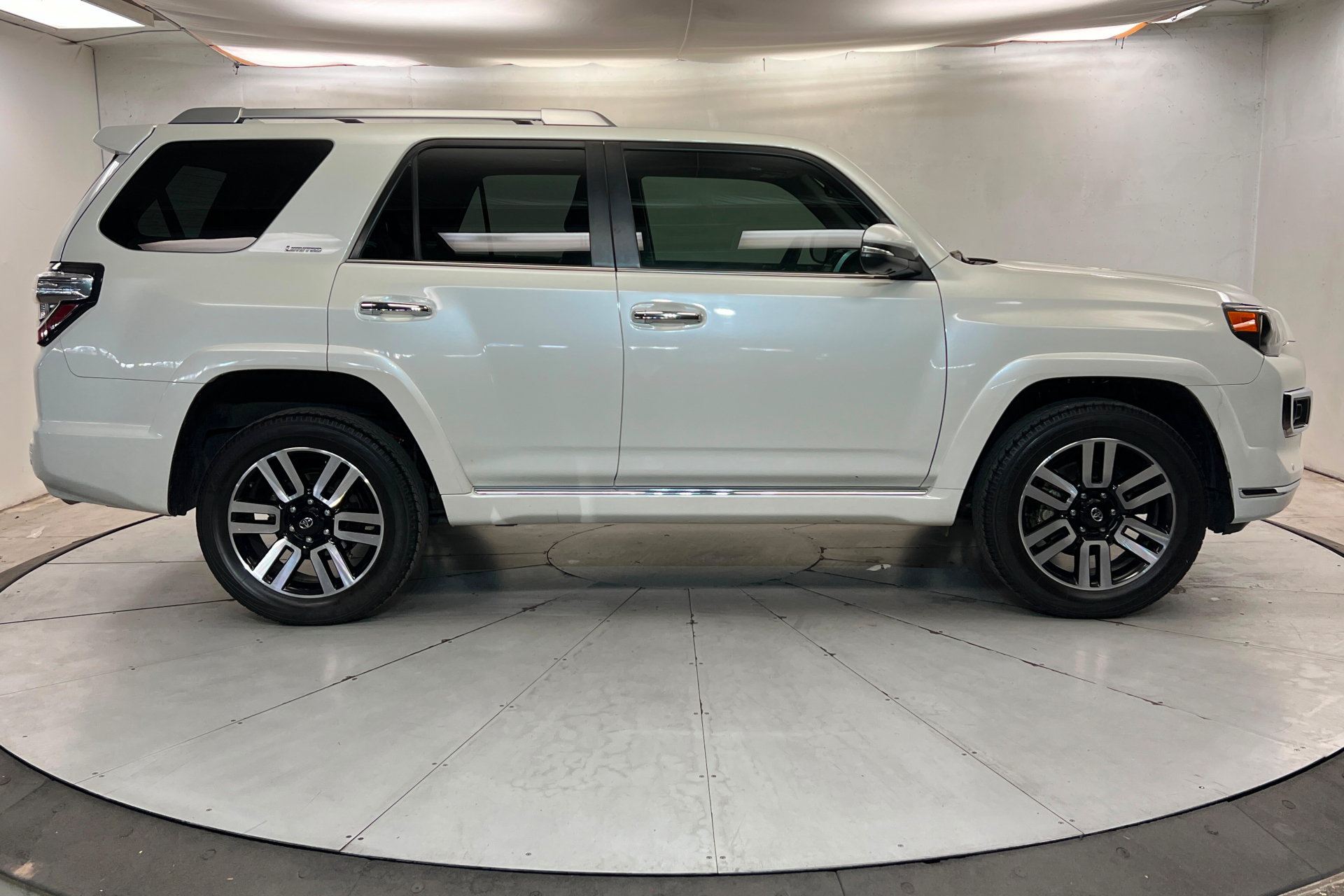 Used 2023 Toyota 4Runner Limited AWD/4WD image 7