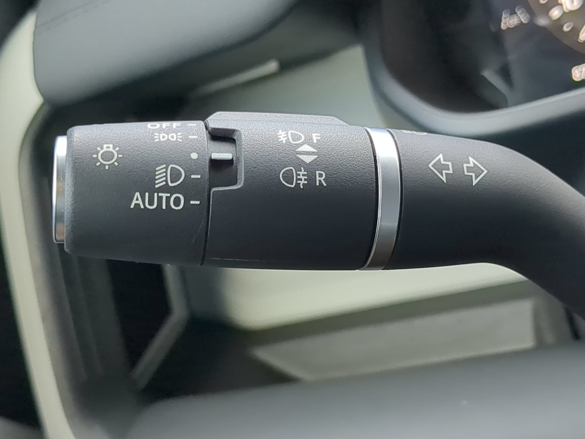 Used 2024 Land Rover Defender 110 X-Dynamic SE AWD/4WD image 65