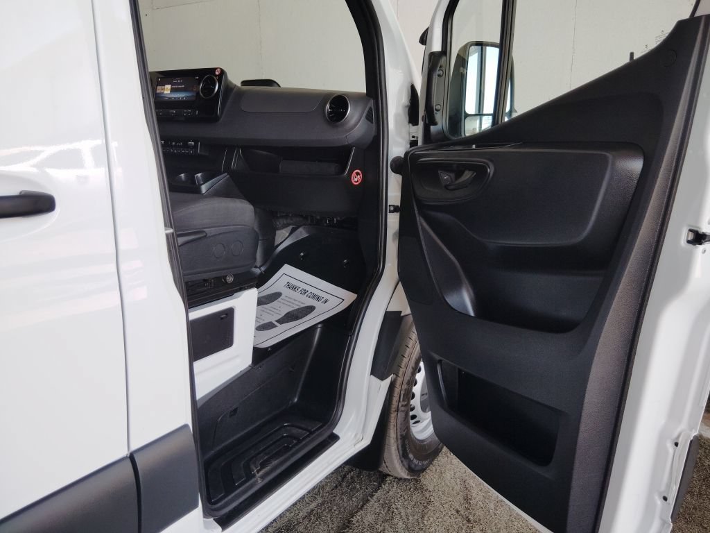 Used 2026 Mercedes-Benz Sprinter 2500 image 9