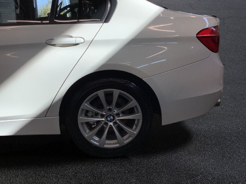 Used 2017 BMW 320i xDrive Sedan AWD/4WD image 27